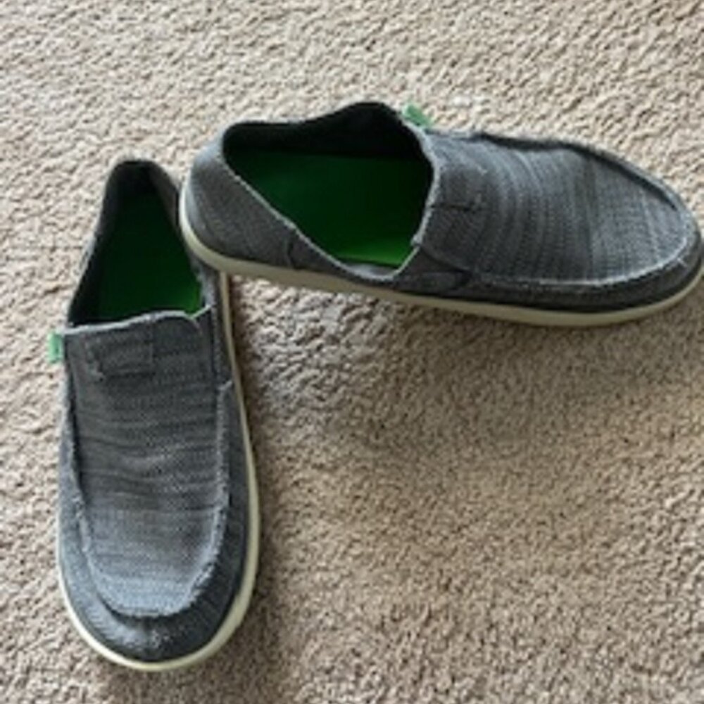 Men's House Shoes Brand: Sanuk Size: 10.5  Color Gray
